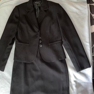 Office suitable for fall & winter. Lightly worn